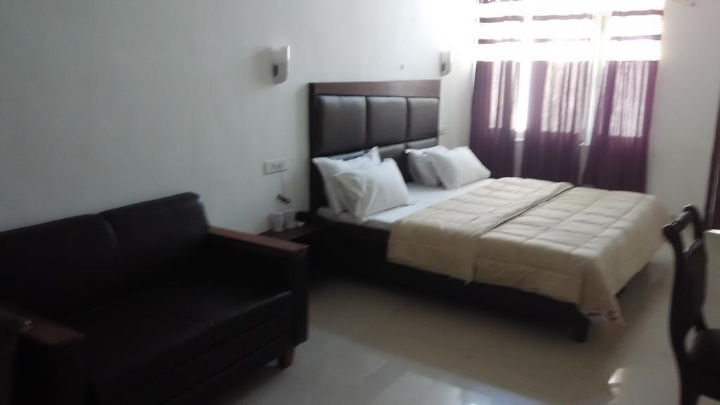 Hotel Kings Retreat Патіала Екстер'єр фото