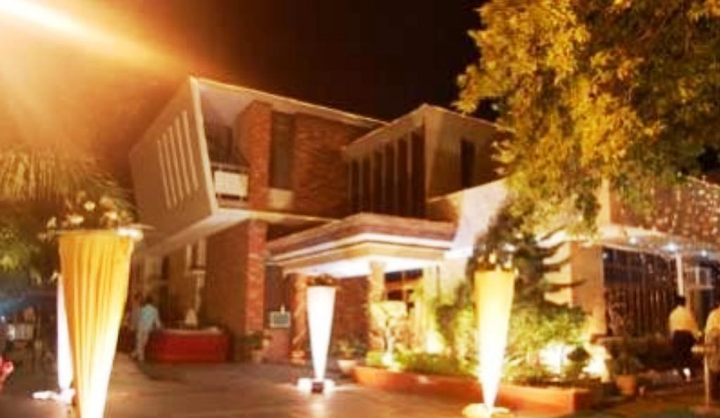 Hotel Kings Retreat Патіала Екстер'єр фото