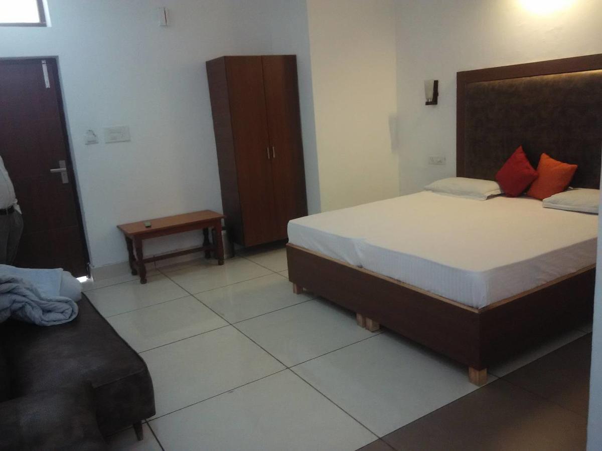 Hotel Kings Retreat Патіала Екстер'єр фото