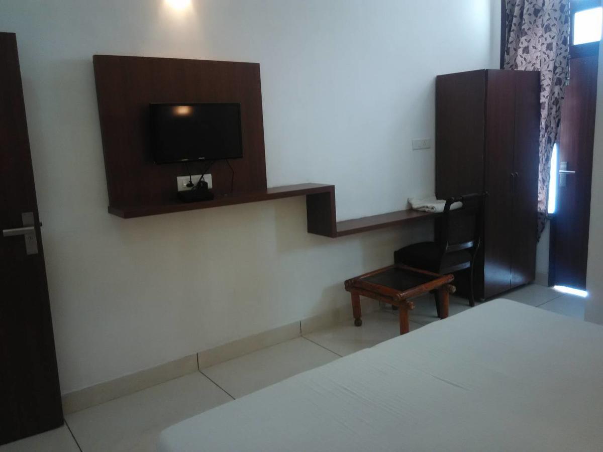 Hotel Kings Retreat Патіала Екстер'єр фото
